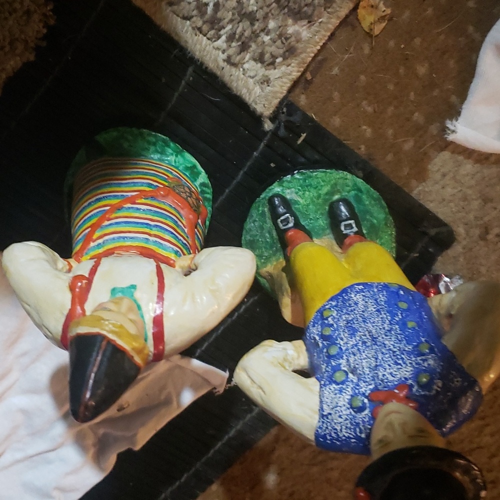 Figurines